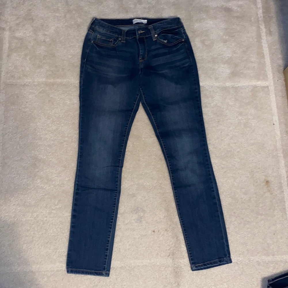 Jessica Simpson skinny stretch, rolled ankle jeans.